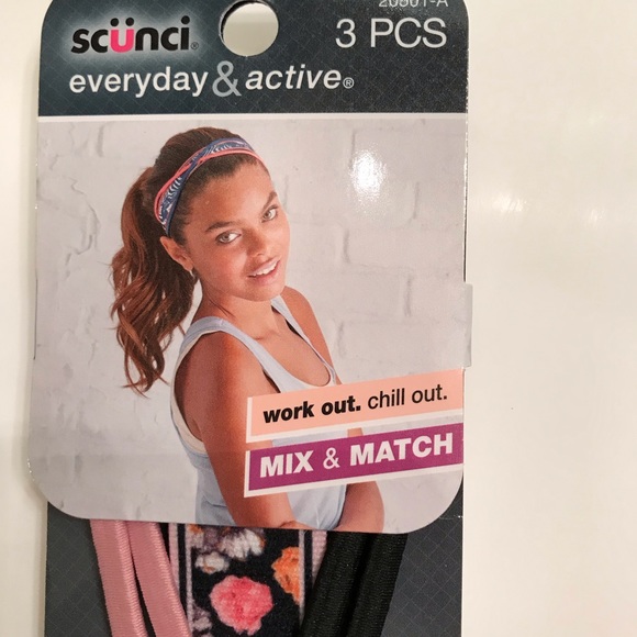 🛑Scunci set of 3 workout headbands - Picture 3 of 4